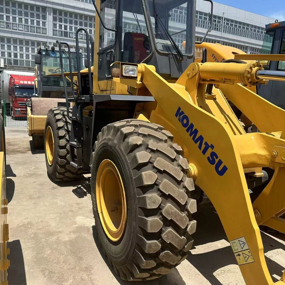 Komatsu WA320 - Kolesový nakladač: obrázok 5 Komatsu WA320 - Kolesový nakladač: obrázok 5