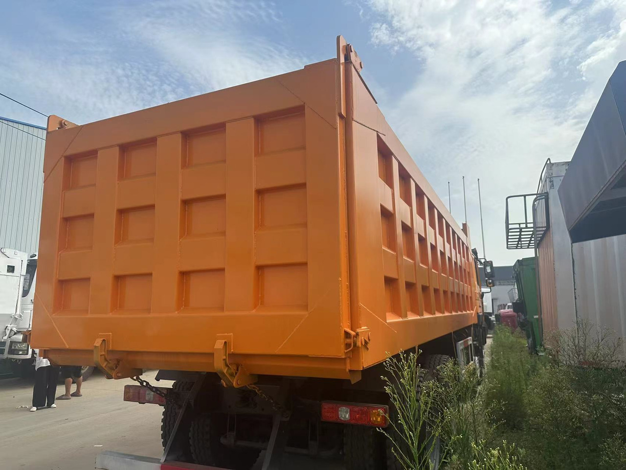 Shacman F3000 8x4 - Sklápač: obrázok 4 Shacman F3000 8x4 - Sklápač: obrázok 4