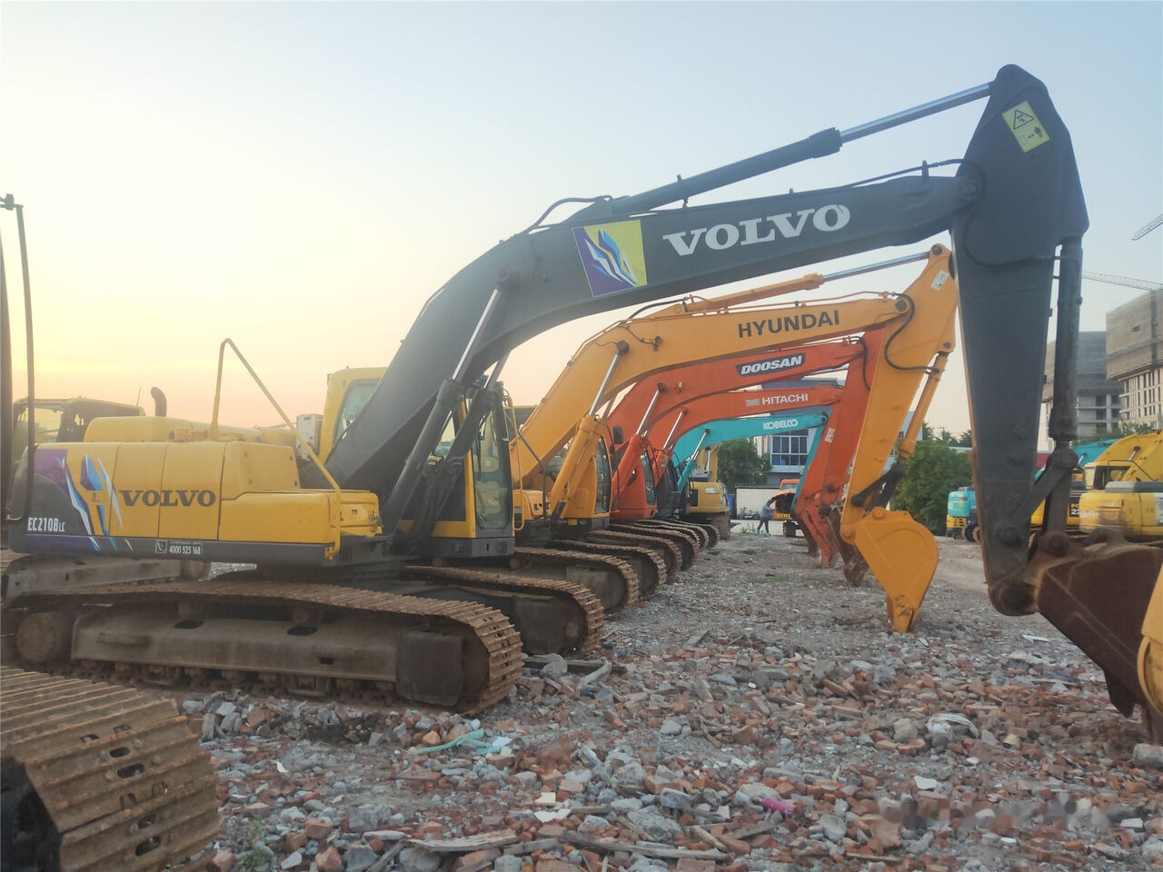 Volvo EC210BLC - Pásové rýpadlo: obrázok 5 Volvo EC210BLC - Pásové rýpadlo: obrázok 5