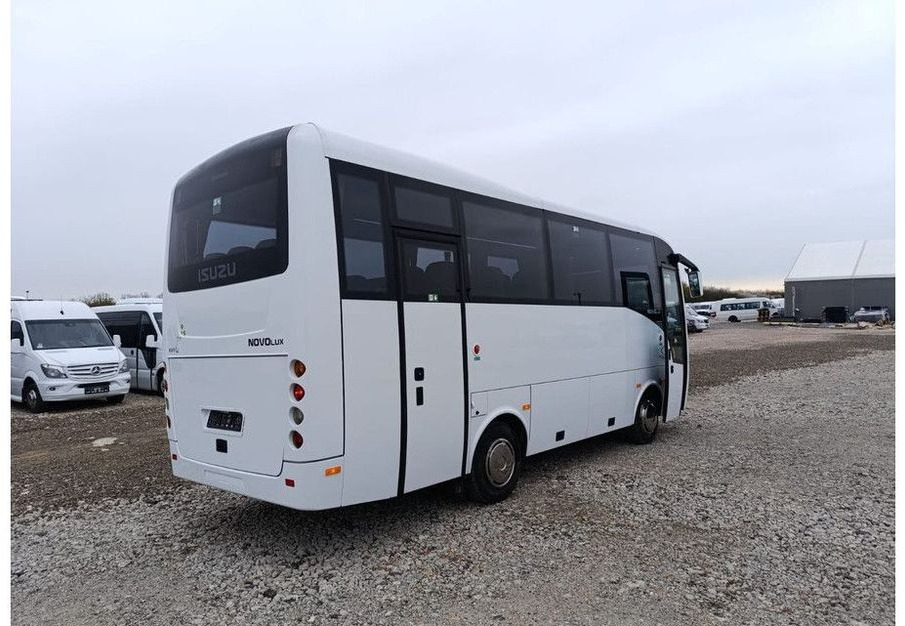 Isuzu Novolux - Prímestský autobus: obrázok 3 Isuzu Novolux - Prímestský autobus: obrázok 3