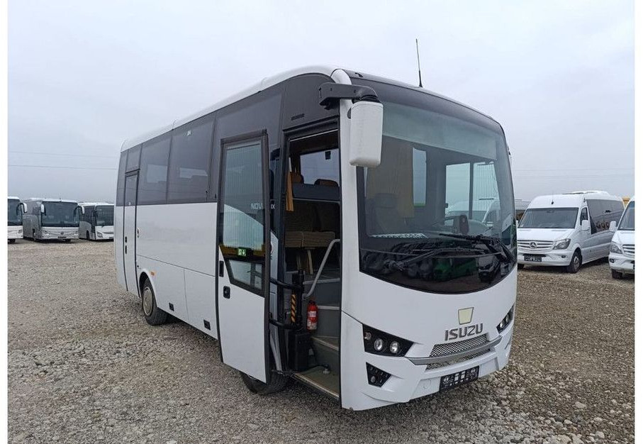 Isuzu Novolux - Prímestský autobus: obrázok 1 Isuzu Novolux - Prímestský autobus: obrázok 1
