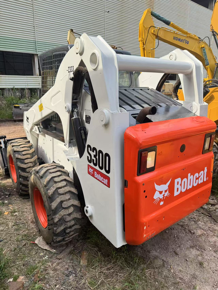 BOBCAT S300 - Rýpadlo-nakladač: obrázok 2 BOBCAT S300 - Rýpadlo-nakladač: obrázok 2