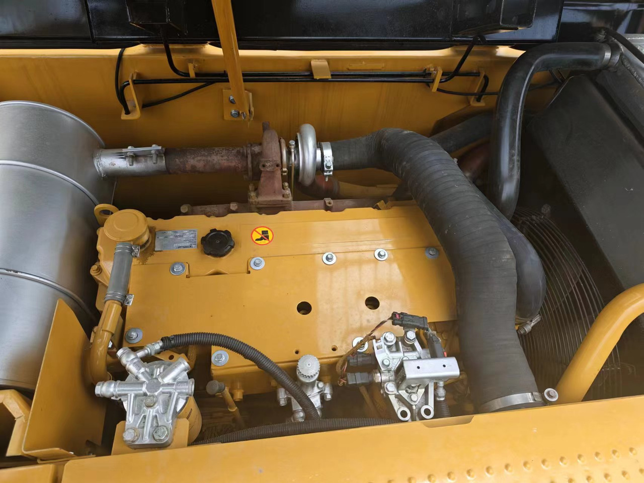 CATERPILLAR 320DL - Pásové rýpadlo: obrázok 4 CATERPILLAR 320DL - Pásové rýpadlo: obrázok 4