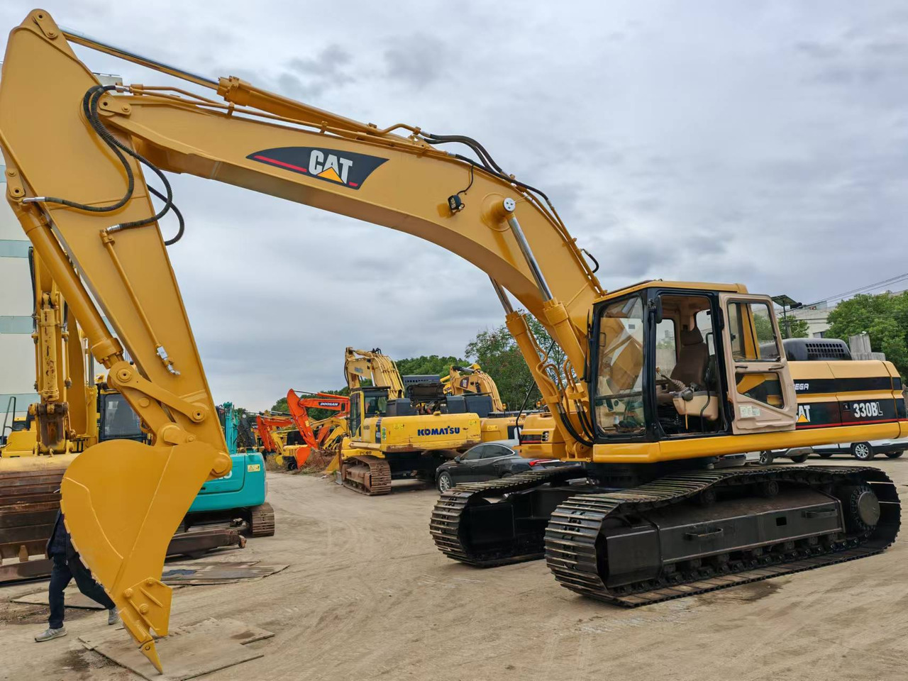 CATERPILLAR 330BL - Pásové rýpadlo: obrázok 1 CATERPILLAR 330BL - Pásové rýpadlo: obrázok 1