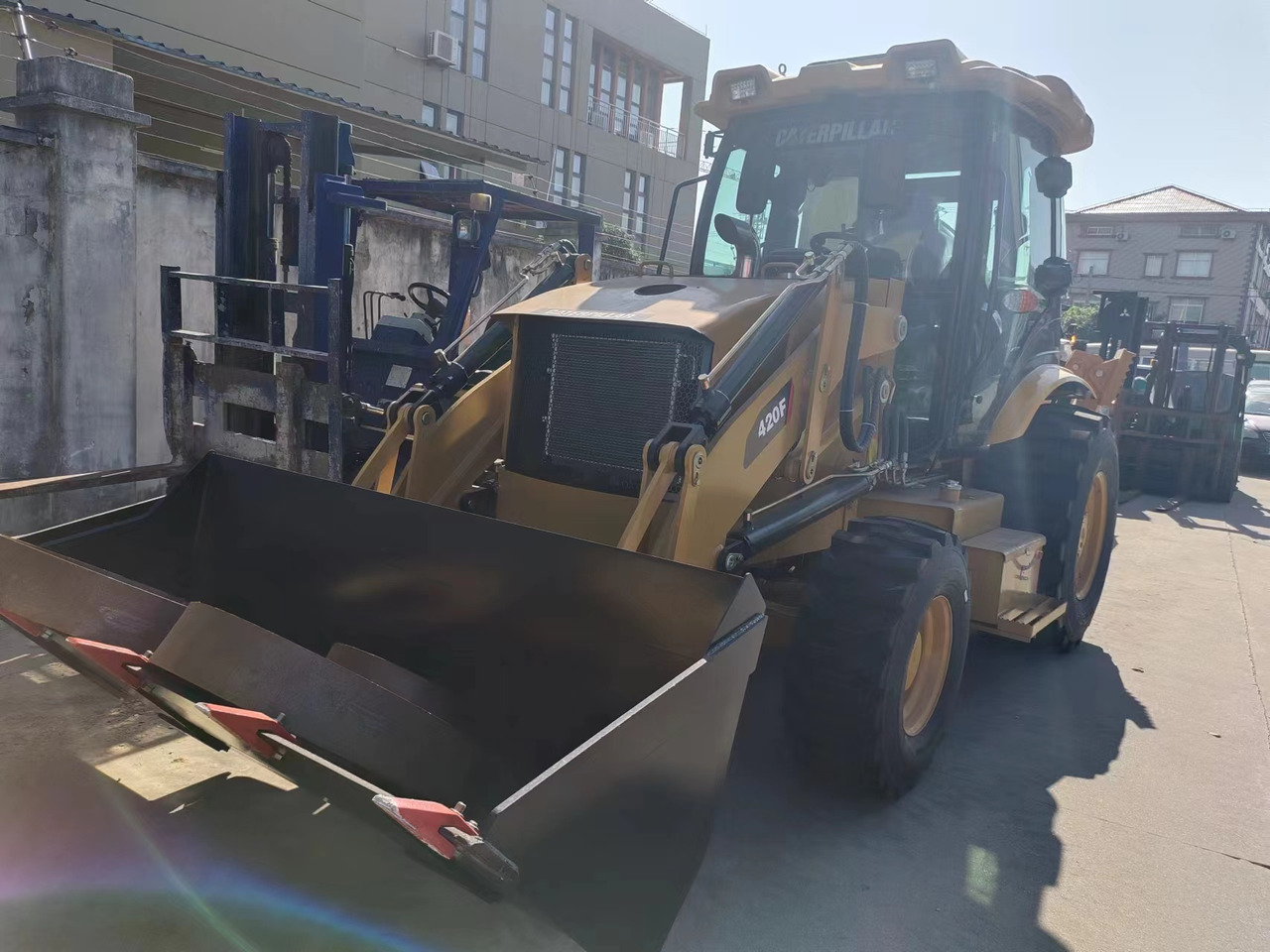 CATERPILLAR 420f - Rýpadlo-nakladač: obrázok 4 CATERPILLAR 420f - Rýpadlo-nakladač: obrázok 4