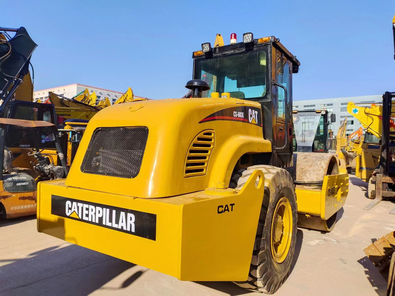 CATERPILLAR CS683E - Kompaktor: obrázok 4 CATERPILLAR CS683E - Kompaktor: obrázok 4