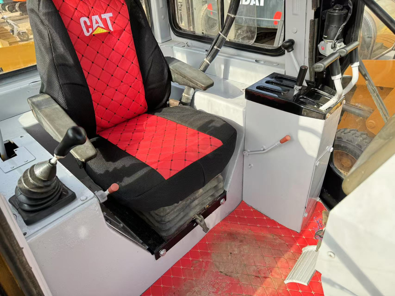 CATERPILLAR D6G2 - Buldozér: obrázok 5 CATERPILLAR D6G2 - Buldozér: obrázok 5