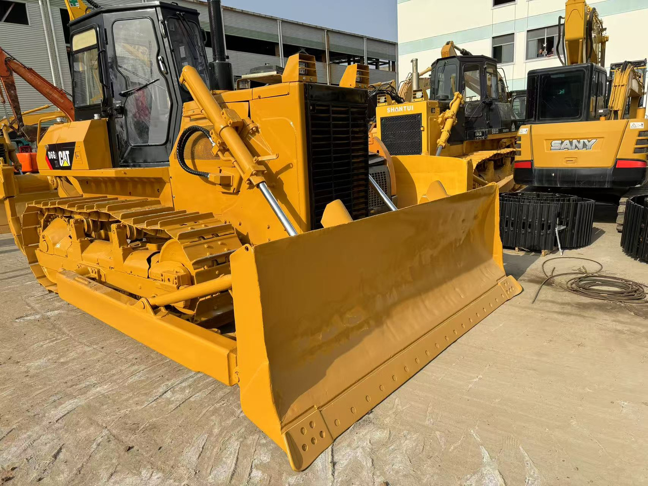CATERPILLAR D6G2 - Buldozér: obrázok 4 CATERPILLAR D6G2 - Buldozér: obrázok 4