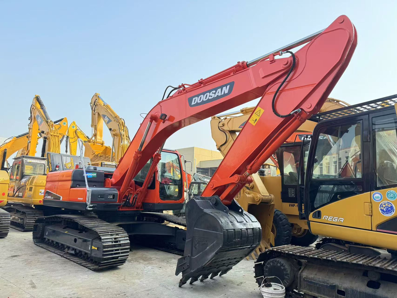 DOOSAN DX225 - Pásové rýpadlo: obrázok 1 DOOSAN DX225 - Pásové rýpadlo: obrázok 1