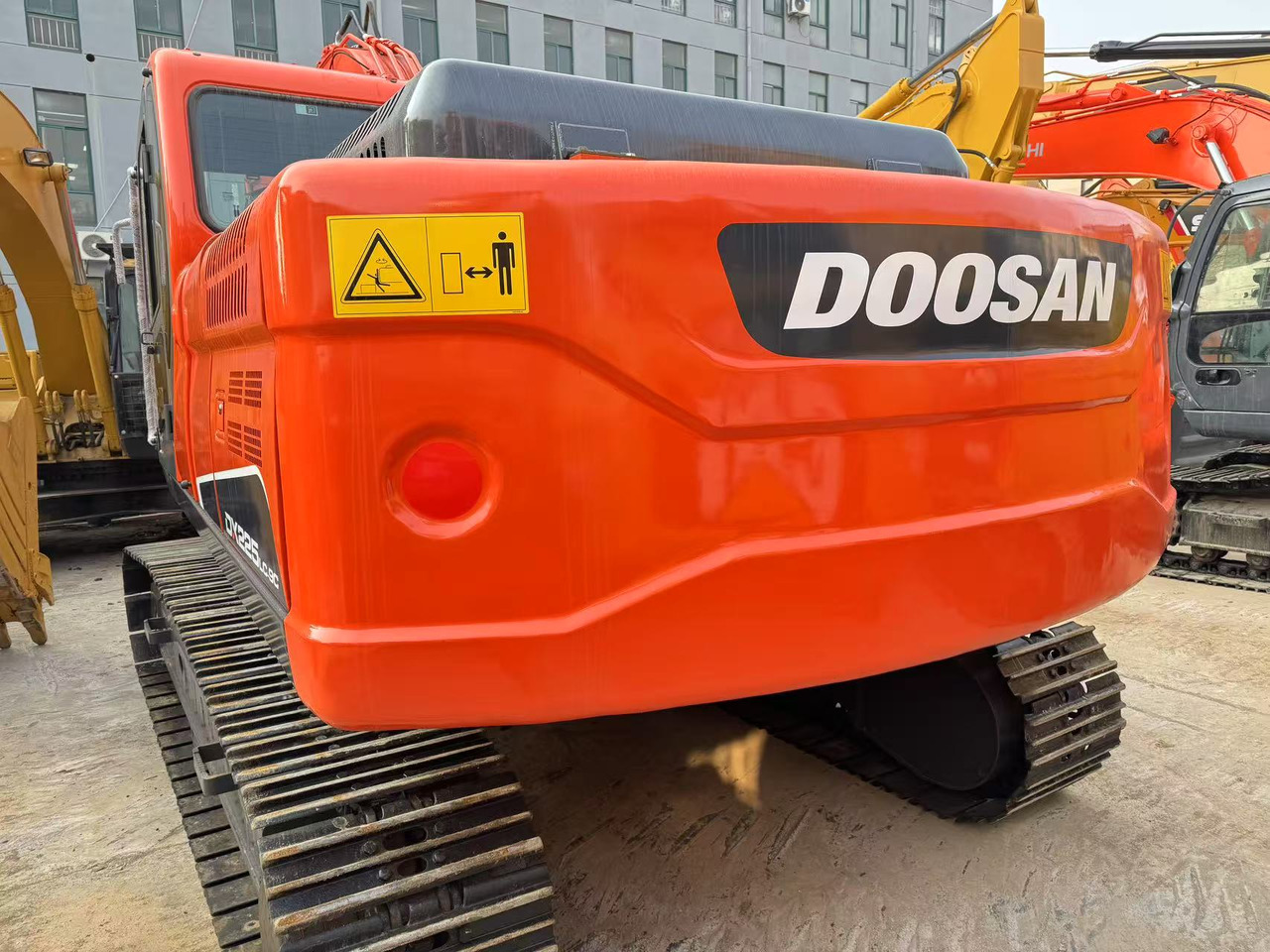 DOOSAN DX225 - Pásové rýpadlo: obrázok 3 DOOSAN DX225 - Pásové rýpadlo: obrázok 3