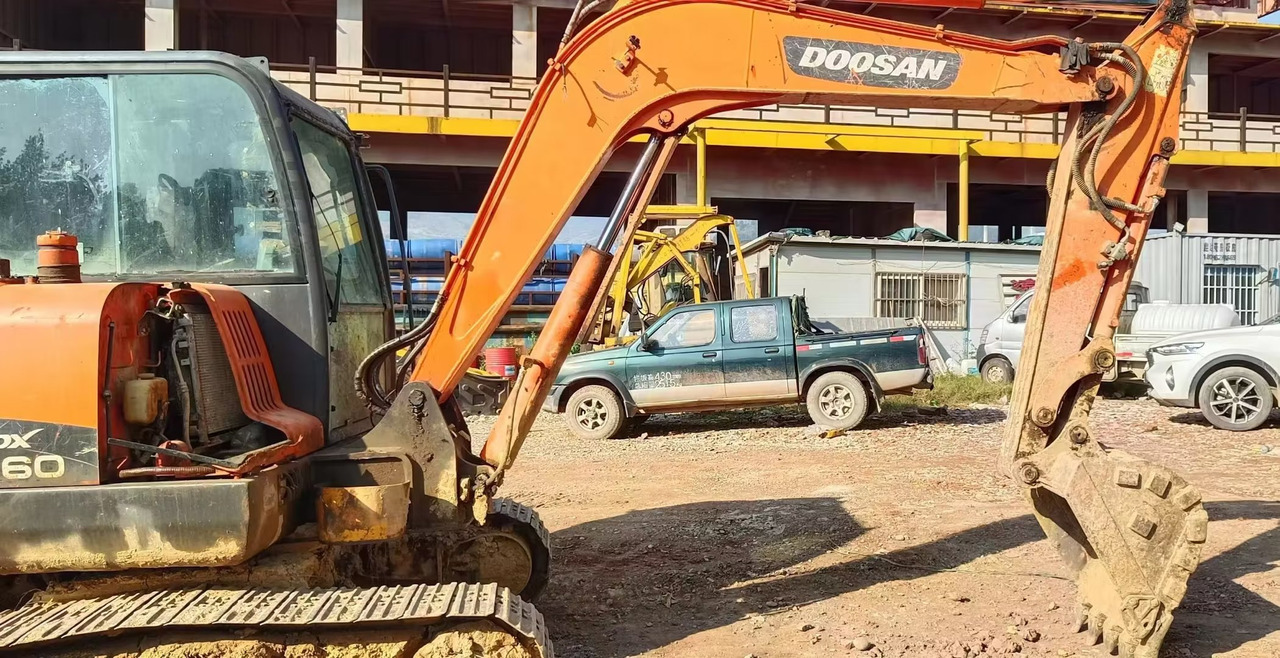 DOOSAN dx60 - Mini rýpadlo: obrázok 2 DOOSAN dx60 - Mini rýpadlo: obrázok 2