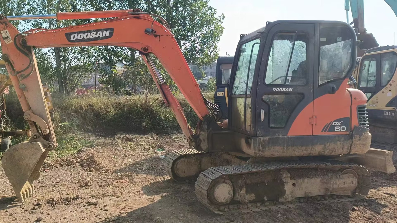 DOOSAN dx60 - Mini rýpadlo: obrázok 1 DOOSAN dx60 - Mini rýpadlo: obrázok 1