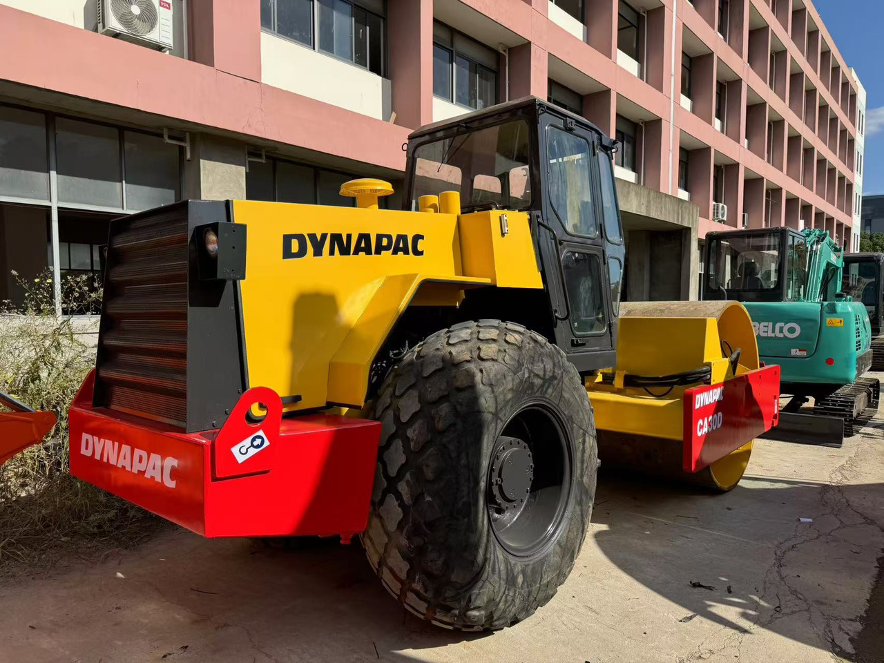 DYNAPAC CA30D - Kompaktor: obrázok 1 DYNAPAC CA30D - Kompaktor: obrázok 1