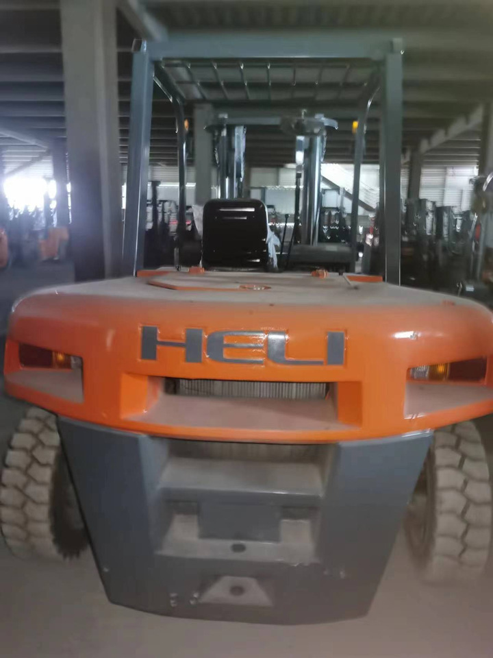 HELI 70 DIESEL FORKLIFT 7TON - Dieselový vysokozdvižný vozík: obrázok 2 HELI 70 DIESEL FORKLIFT 7TON - Dieselový vysokozdvižný vozík: obrázok 2