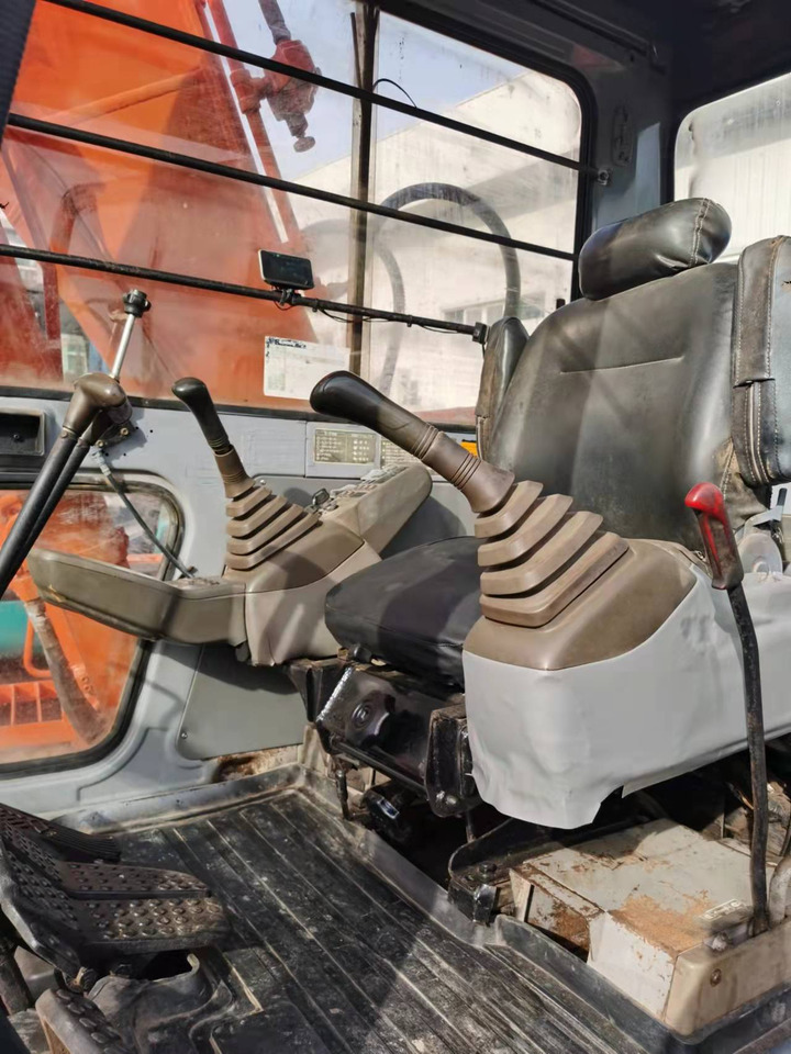 HITACHI EX120-2 - Pásové rýpadlo: obrázok 5 HITACHI EX120-2 - Pásové rýpadlo: obrázok 5