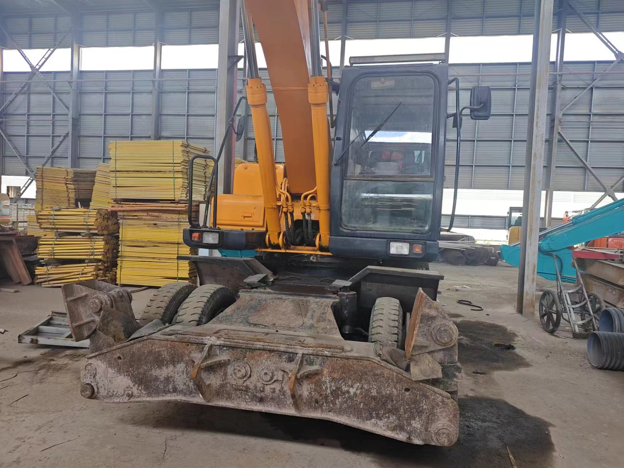 HYUNDAI 210W-7 - Kolesové rýpadlo: obrázok 3 HYUNDAI 210W-7 - Kolesové rýpadlo: obrázok 3