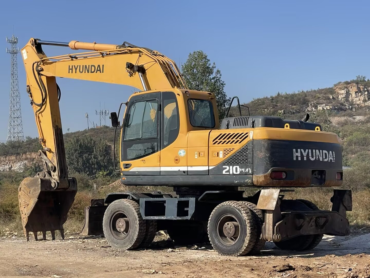 HYUNDAI 210W-9 - Kolesové rýpadlo: obrázok 1 HYUNDAI 210W-9 - Kolesové rýpadlo: obrázok 1