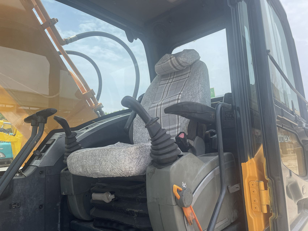 HYUNDAI 220LC-9S - Pásové rýpadlo: obrázok 4 HYUNDAI 220LC-9S - Pásové rýpadlo: obrázok 4