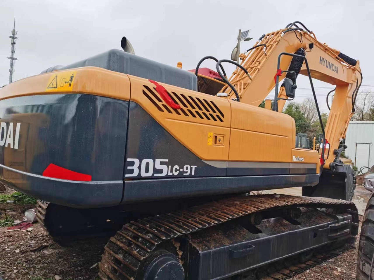 HYUNDAI 305LC-9T - Pásové rýpadlo: obrázok 2 HYUNDAI 305LC-9T - Pásové rýpadlo: obrázok 2