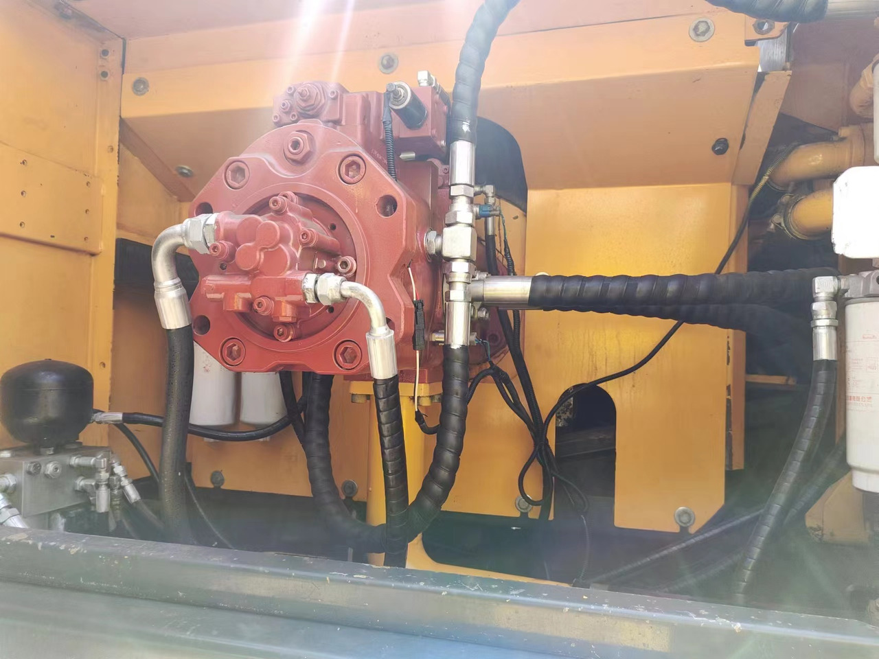 HYUNDAI R385LC-9T R305 R220 - Pásové rýpadlo: obrázok 5 HYUNDAI R385LC-9T R305 R220 - Pásové rýpadlo: obrázok 5