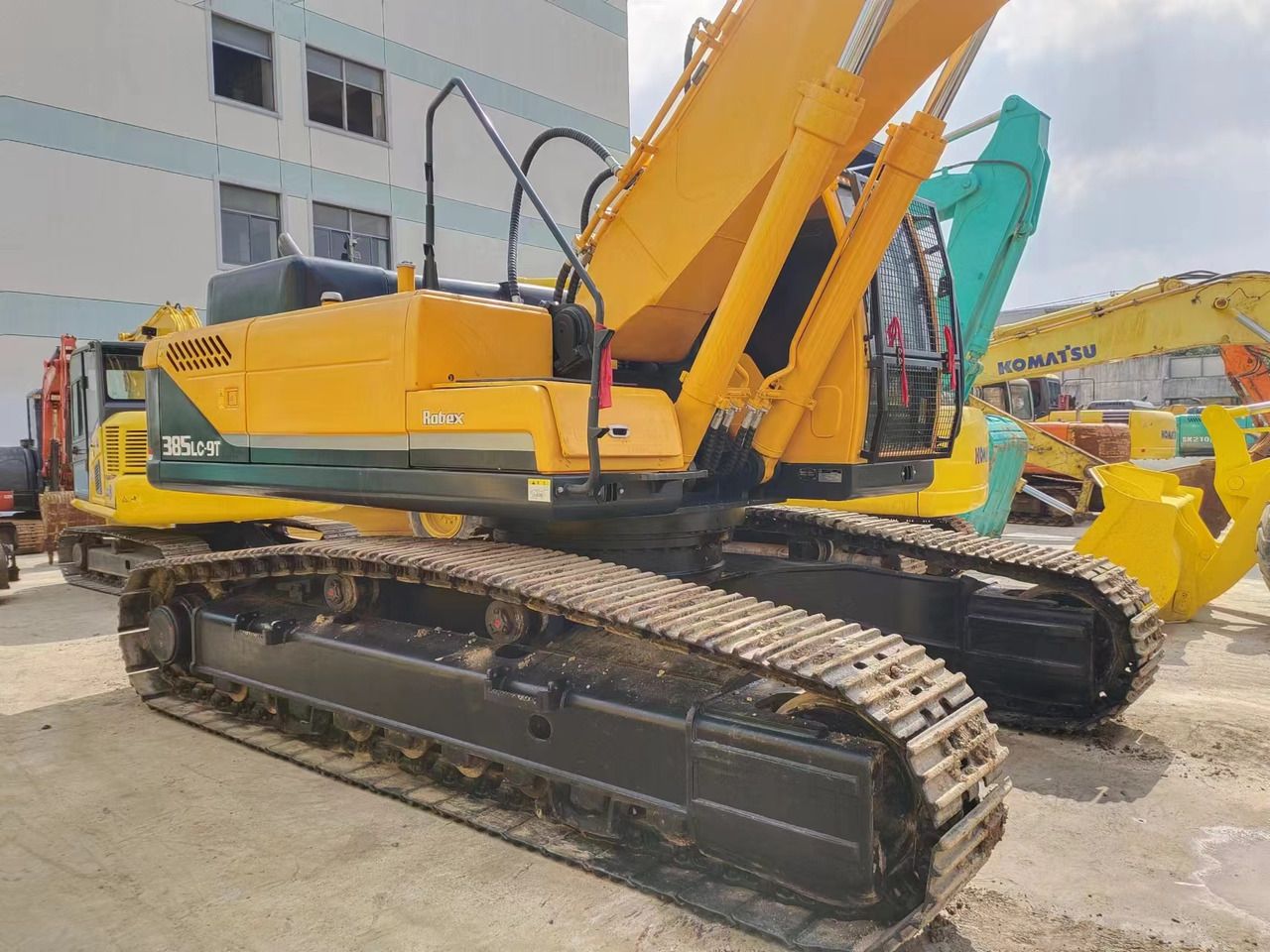 HYUNDAI R385LC-9T R305 R220 - Pásové rýpadlo: obrázok 4 HYUNDAI R385LC-9T R305 R220 - Pásové rýpadlo: obrázok 4
