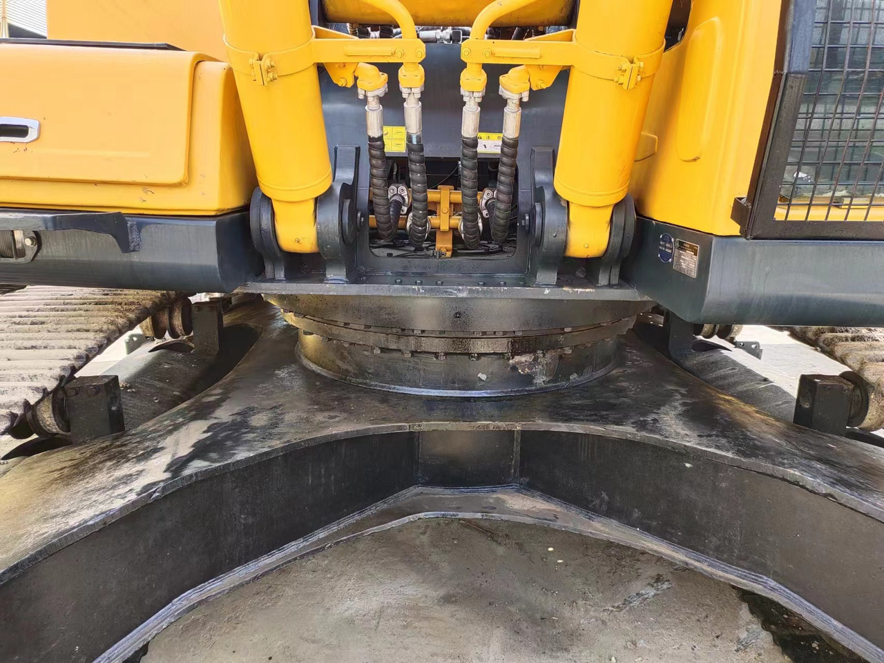 HYUNDAI R385LC-9T R305 R220 - Pásové rýpadlo: obrázok 3 HYUNDAI R385LC-9T R305 R220 - Pásové rýpadlo: obrázok 3