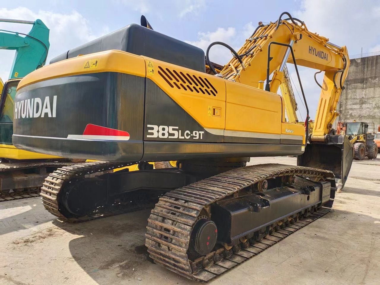 HYUNDAI R385LC-9T R305 R220 - Pásové rýpadlo: obrázok 1 HYUNDAI R385LC-9T R305 R220 - Pásové rýpadlo: obrázok 1