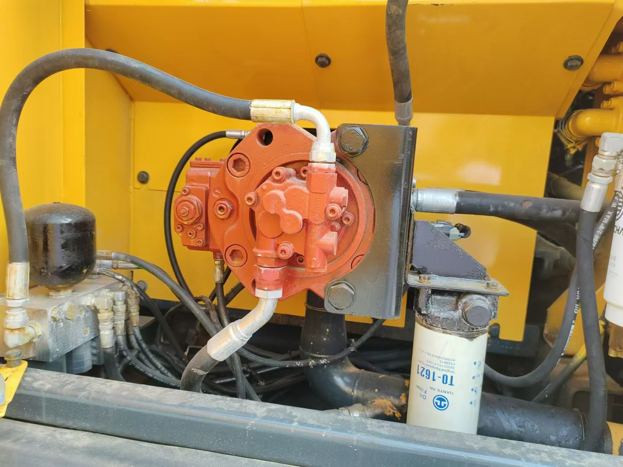 Hyundai R220LC-9T - Pásové rýpadlo: obrázok 4 Hyundai R220LC-9T - Pásové rýpadlo: obrázok 4