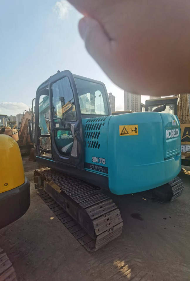 KOBELCO SK75 - Mini rýpadlo: obrázok 4 KOBELCO SK75 - Mini rýpadlo: obrázok 4
