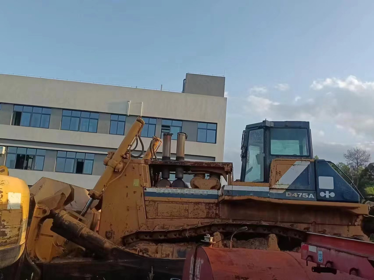 KOMATSU D475 - Buldozér: obrázok 3 KOMATSU D475 - Buldozér: obrázok 3