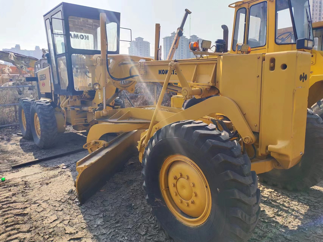 KOMATSU GD825A - Zrovnávač: obrázok 5 KOMATSU GD825A - Zrovnávač: obrázok 5