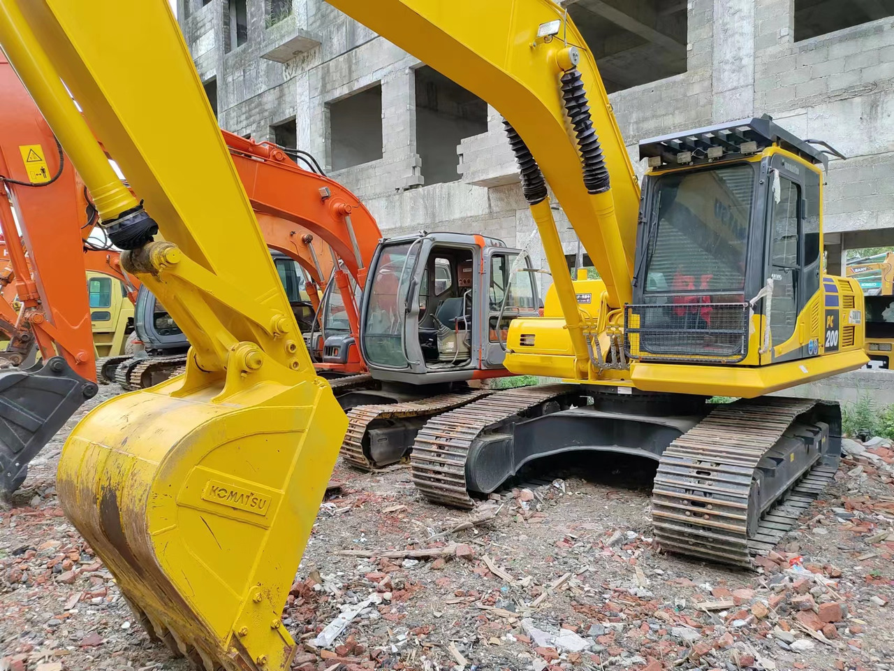 KOMATSU PC200-8 - Pásové rýpadlo: obrázok 5 KOMATSU PC200-8 - Pásové rýpadlo: obrázok 5