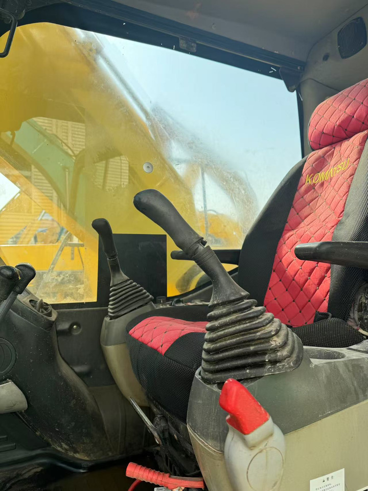 KOMATSU PC200-8 - Pásové rýpadlo: obrázok 4 KOMATSU PC200-8 - Pásové rýpadlo: obrázok 4