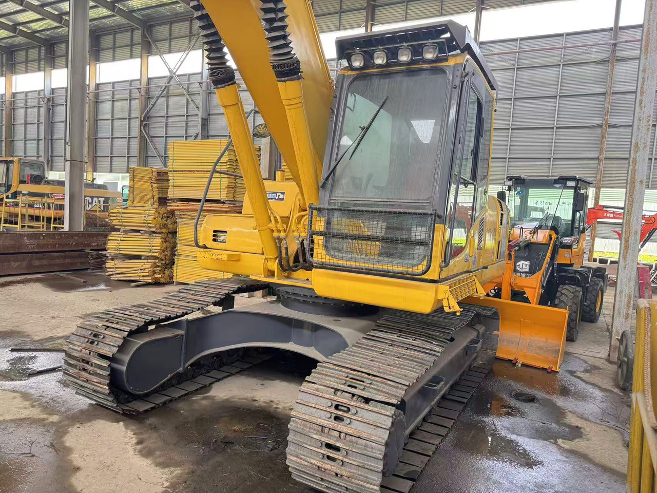 KOMATSU PC200-8 - Pásové rýpadlo: obrázok 3 KOMATSU PC200-8 - Pásové rýpadlo: obrázok 3