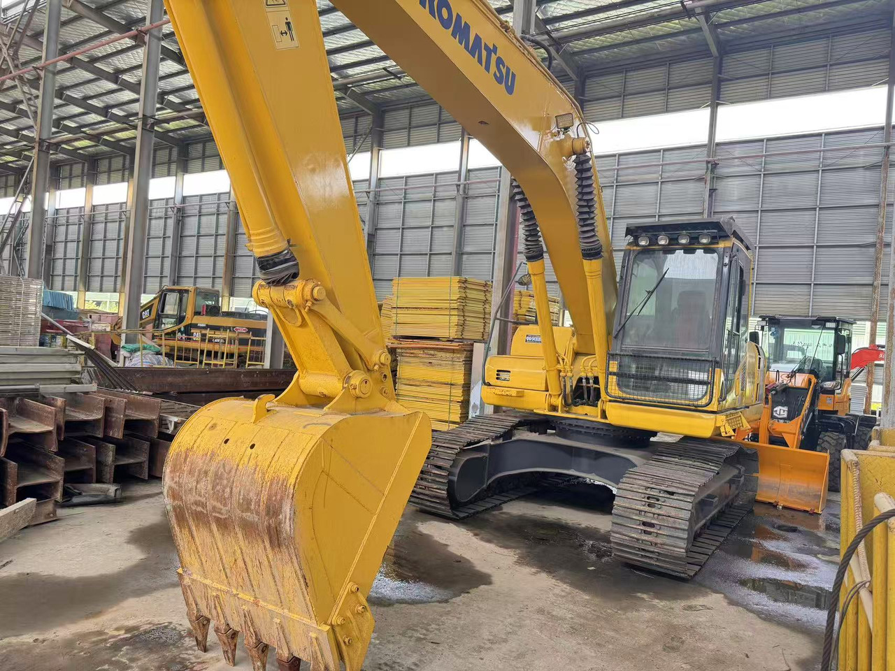 KOMATSU PC200-8 - Pásové rýpadlo: obrázok 5 KOMATSU PC200-8 - Pásové rýpadlo: obrázok 5