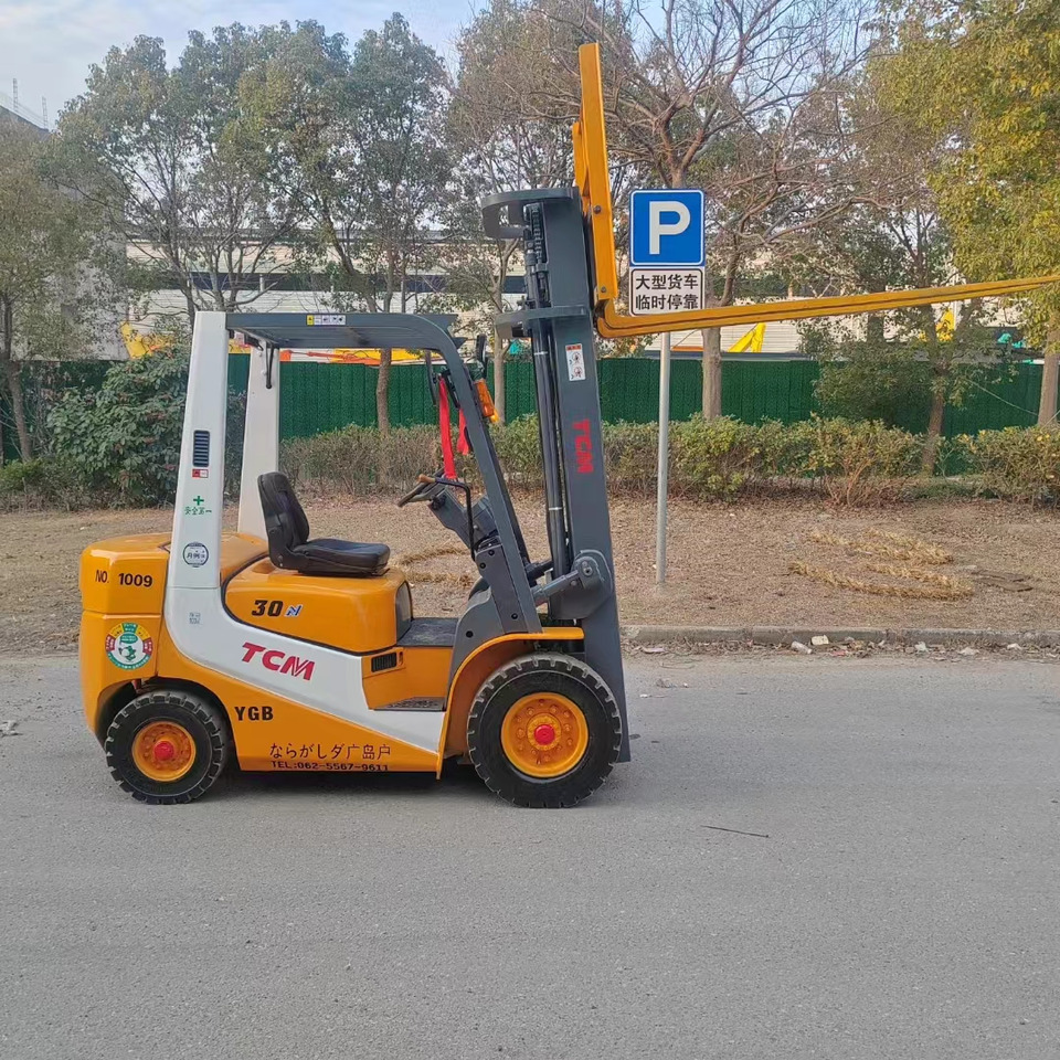 TCM FD30 diesel ISUZU engine forklift from Japan - Dieselový vysokozdvižný vozík: obrázok 1 TCM FD30 diesel ISUZU engine forklift from Japan - Dieselový vysokozdvižný vozík: obrázok 1