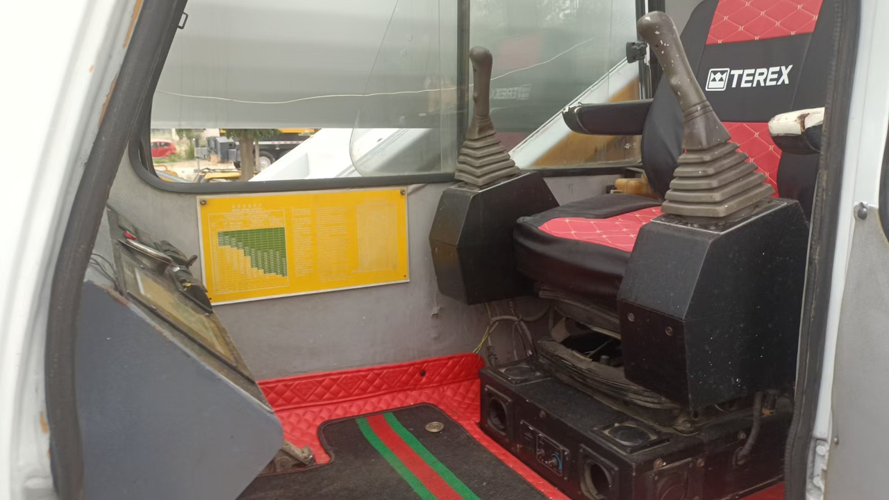 TEREX TTC070G 70ton - Autožeriav: obrázok 4 TEREX TTC070G 70ton - Autožeriav: obrázok 4