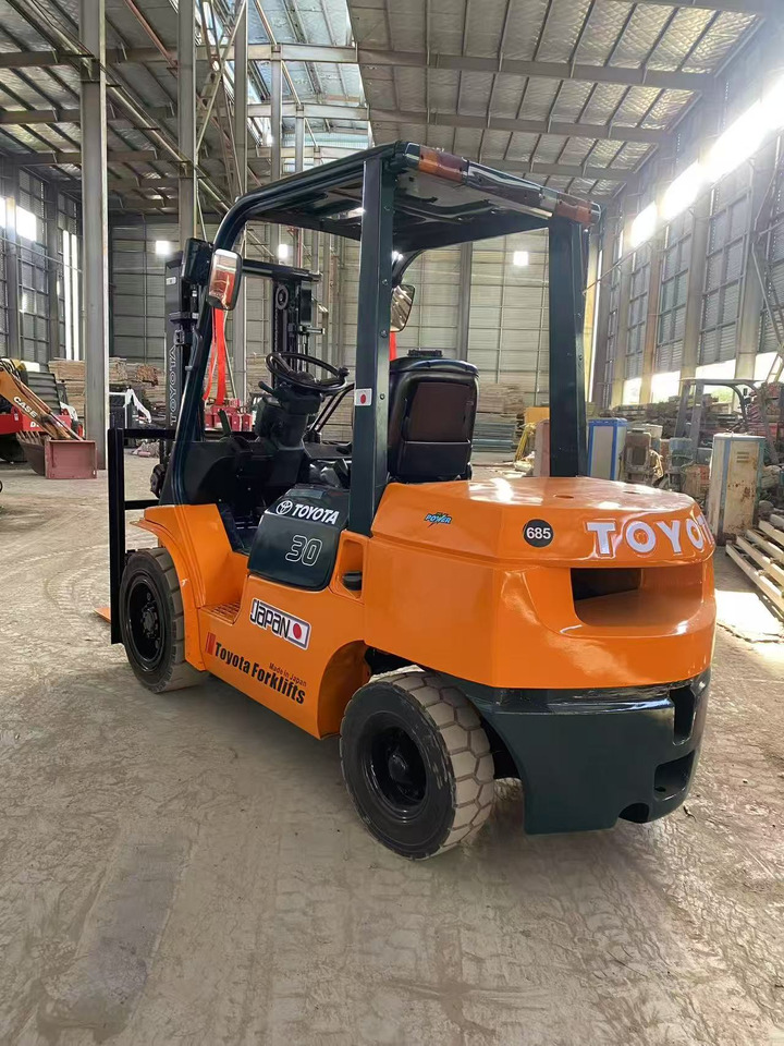 TOYOTA FD30 - Dieselový vysokozdvižný vozík: obrázok 2 TOYOTA FD30 - Dieselový vysokozdvižný vozík: obrázok 2