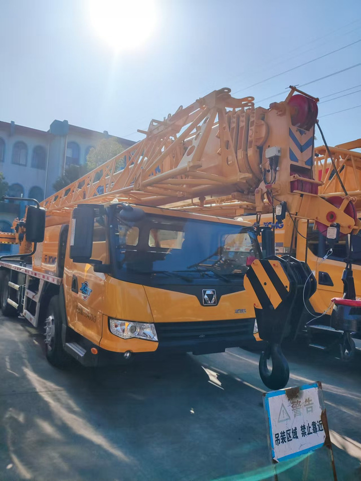 XCMG XCT25 mobile crane 25tons China made - Autožeriav: obrázok 1 XCMG XCT25 mobile crane 25tons China made - Autožeriav: obrázok 1