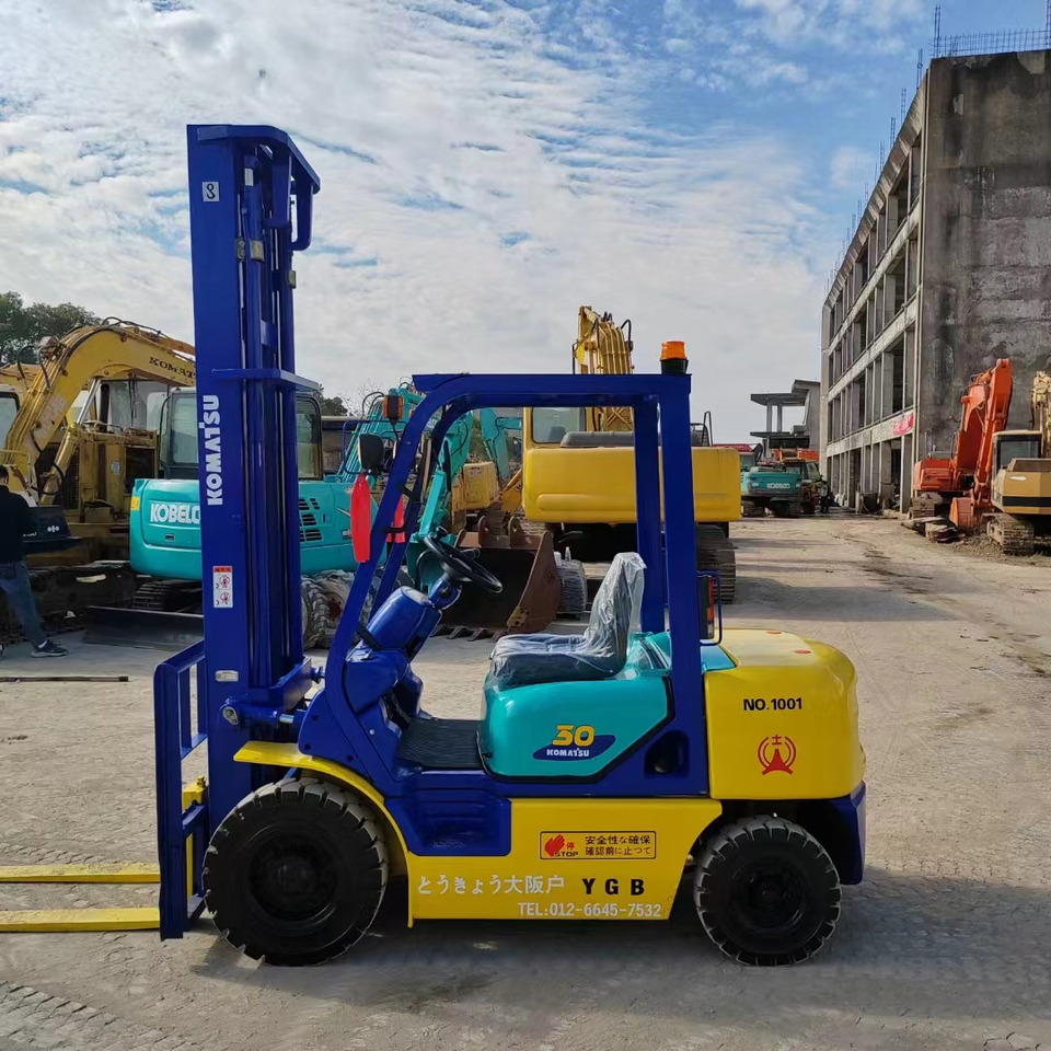 Komastu FD30 forklift 3tons - Dieselový vysokozdvižný vozík: obrázok 1 Komastu FD30 forklift 3tons - Dieselový vysokozdvižný vozík: obrázok 1