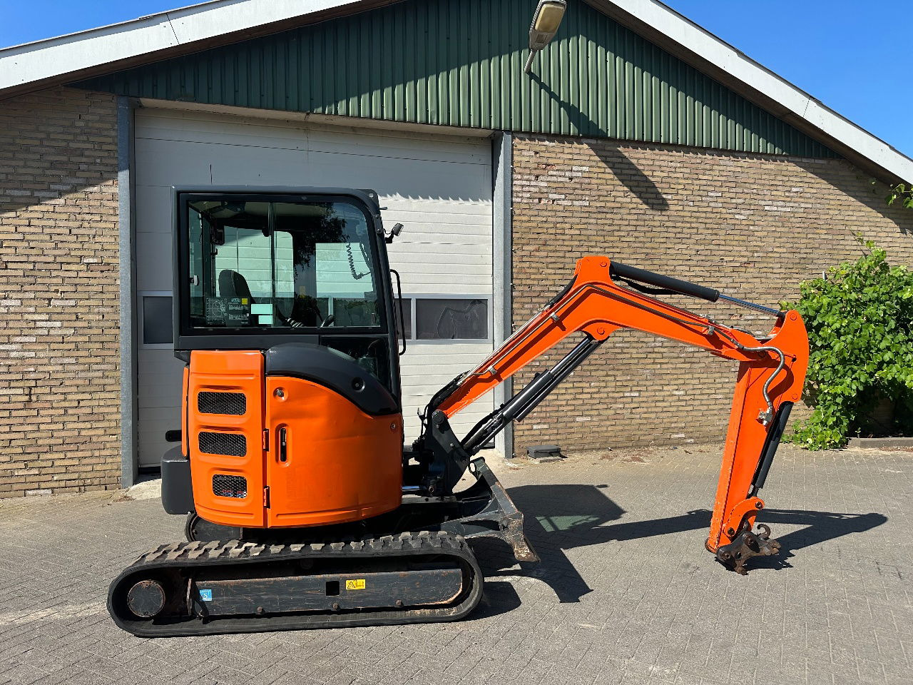 Hitachi ZX26U-6CR - Mini rýpadlo: obrázok 5 Hitachi ZX26U-6CR - Mini rýpadlo: obrázok 5