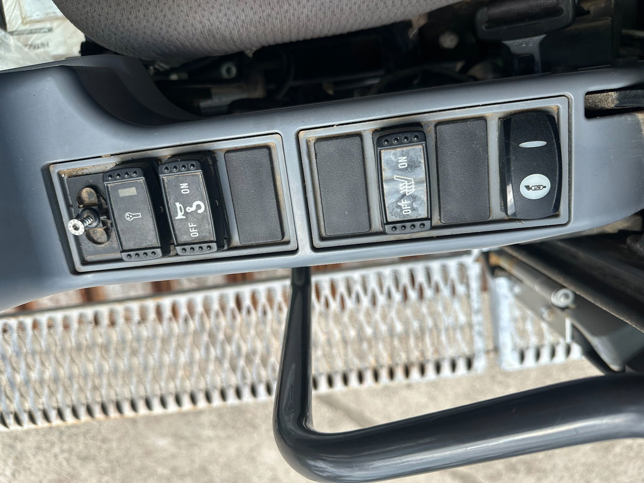Pásové rýpadlo Hitachi ZX350LC-6: obrázok 13