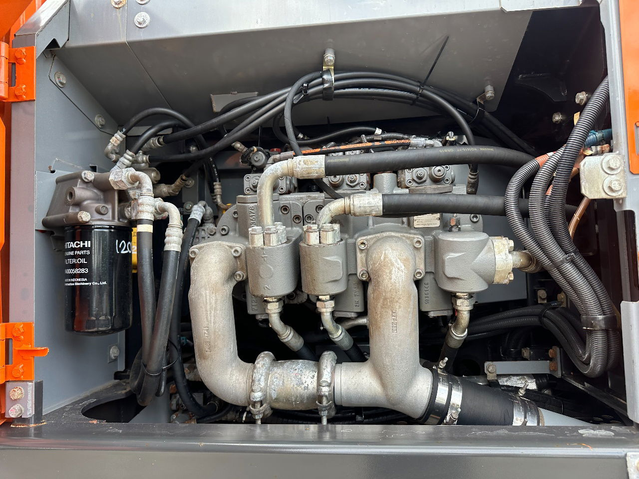 Pásové rýpadlo Hitachi ZX350LC-6: obrázok 16