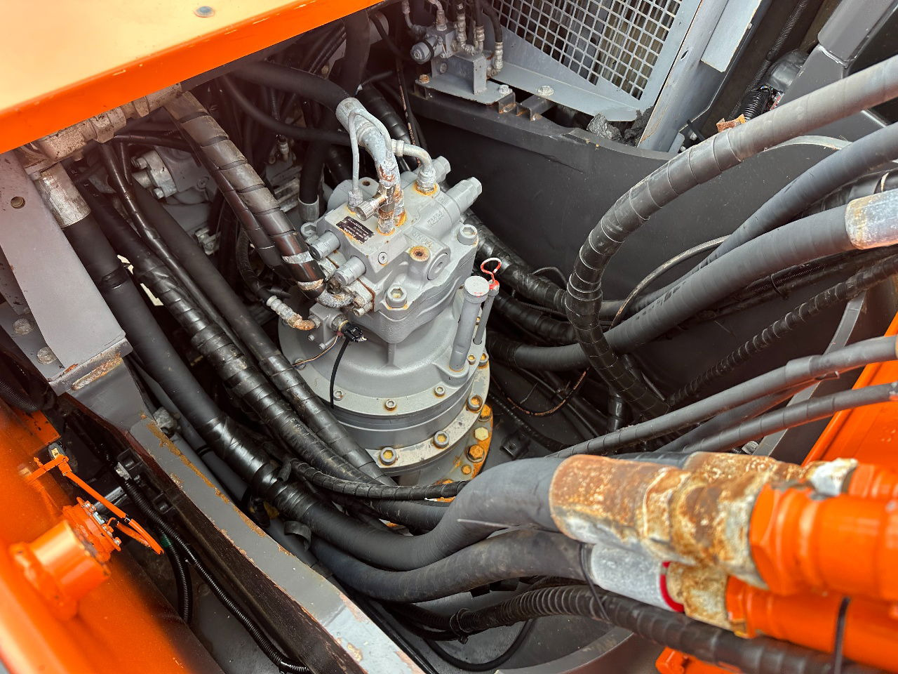 Pásové rýpadlo Hitachi ZX350LC-6: obrázok 26