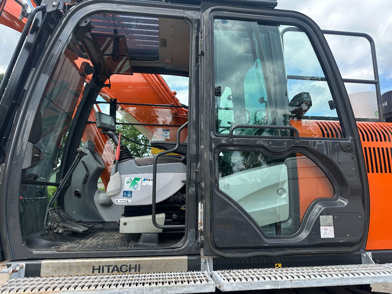 Pásové rýpadlo Hitachi ZX350LC-6: obrázok 8