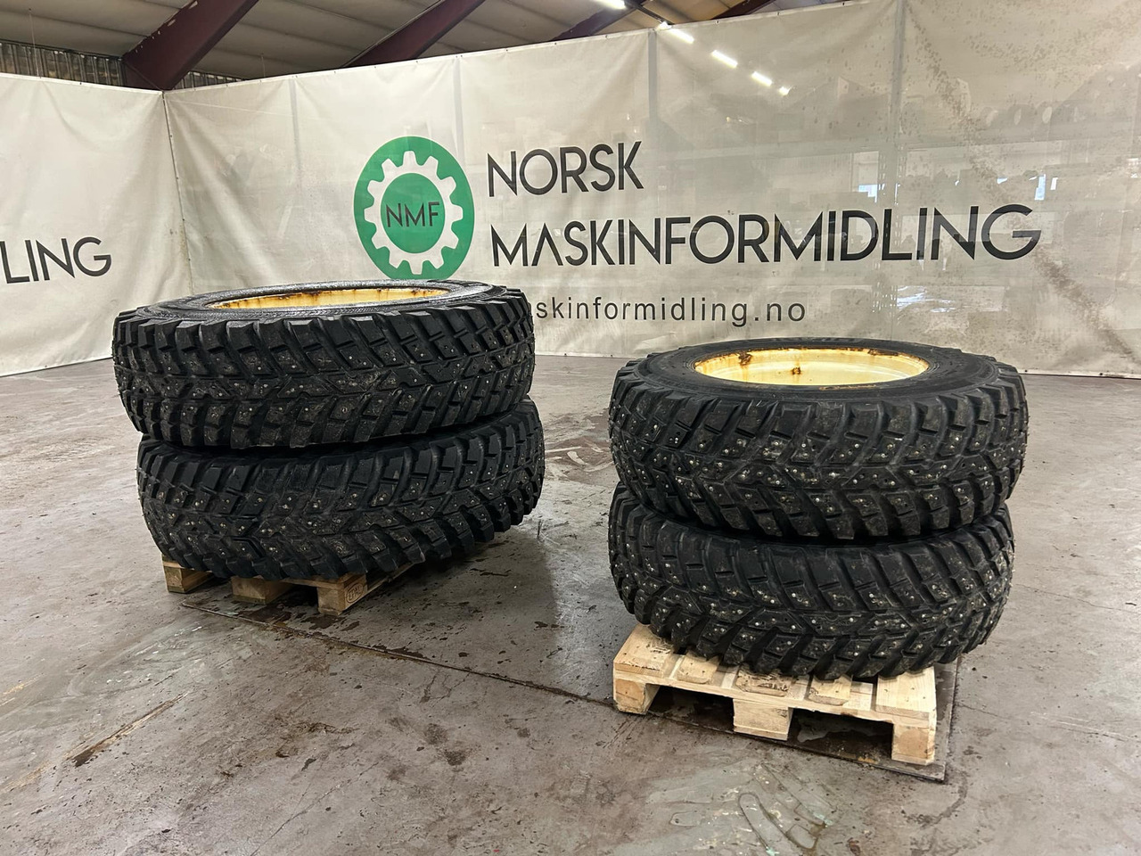 Andre TRI 2 Vinterdekk - Traktor: obrázok 1 Andre TRI 2 Vinterdekk - Traktor: obrázok 1