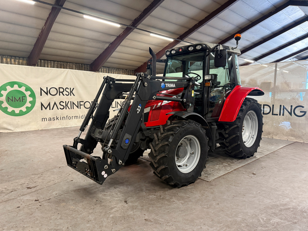 Massey Ferguson 5440 Dyna 4 - Traktor: obrázok 1 Massey Ferguson 5440 Dyna 4 - Traktor: obrázok 1