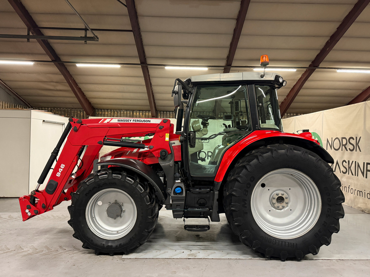 Massey Ferguson 5613 Dyna 4 - Traktor: obrázok 2 Massey Ferguson 5613 Dyna 4 - Traktor: obrázok 2