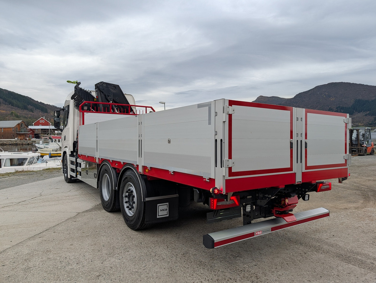 Scania G420 6x2 med HIAB 232-E5 Hipro og MCE påbygg - Valníkový/ Plošinový nákladný automobil, Auto s hydraulickou rukou: obrázok 5 Scania G420 6x2 med HIAB 232-E5 Hipro og MCE påbygg - Valníkový/ Plošinový nákladný automobil, Auto s hydraulickou rukou: obrázok 5