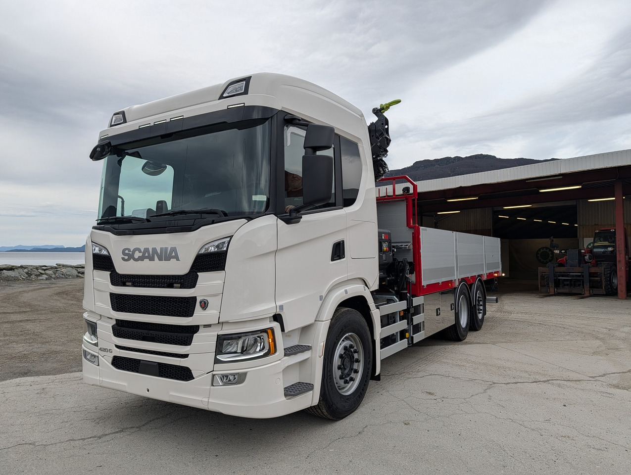 Scania G420 6x2 med HIAB 232-E5 Hipro og MCE påbygg - Valníkový/ Plošinový nákladný automobil, Auto s hydraulickou rukou: obrázok 1 Scania G420 6x2 med HIAB 232-E5 Hipro og MCE påbygg - Valníkový/ Plošinový nákladný automobil, Auto s hydraulickou rukou: obrázok 1